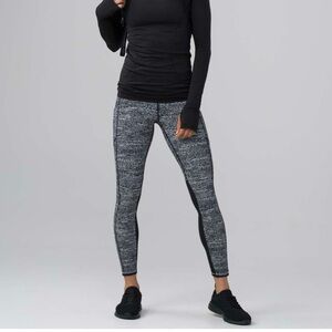 🍋 Lululemon “Speed Tight” 🍋 EUC ⭐️LIKE NEW⭐️ {Sz: 4} 🖤Black & White🤍 run tight